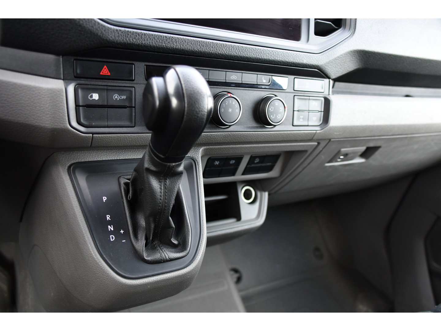 MAN TGE 3.180 35 2.0 L3H3 4x4 PB Edition Camera, Cruise, Carplay, LED, Trekhaak, 177pk, Automaat, Sensoren, Stoelverwarming, Uniek!