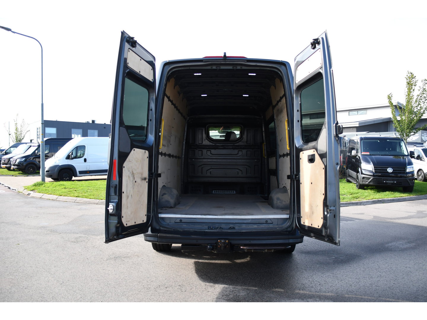 MAN TGE 3.180 35 2.0 L3H3 4x4 PB Edition Camera, Cruise, Carplay, LED, Trekhaak, 177pk, Automaat, Sensoren, Stoelverwarming, Uniek!