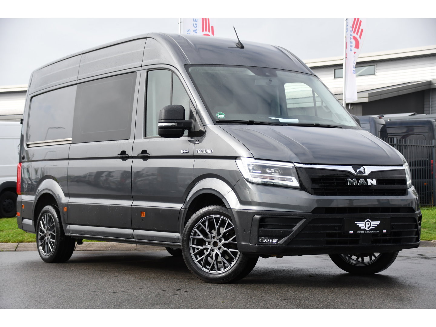 MAN TGE 3.180 35 2.0 L3H3 4x4 PB Edition Camera, Cruise, Carplay, LED, Trekhaak, 177pk, Automaat, Sensoren, Stoelverwarming, Uniek!