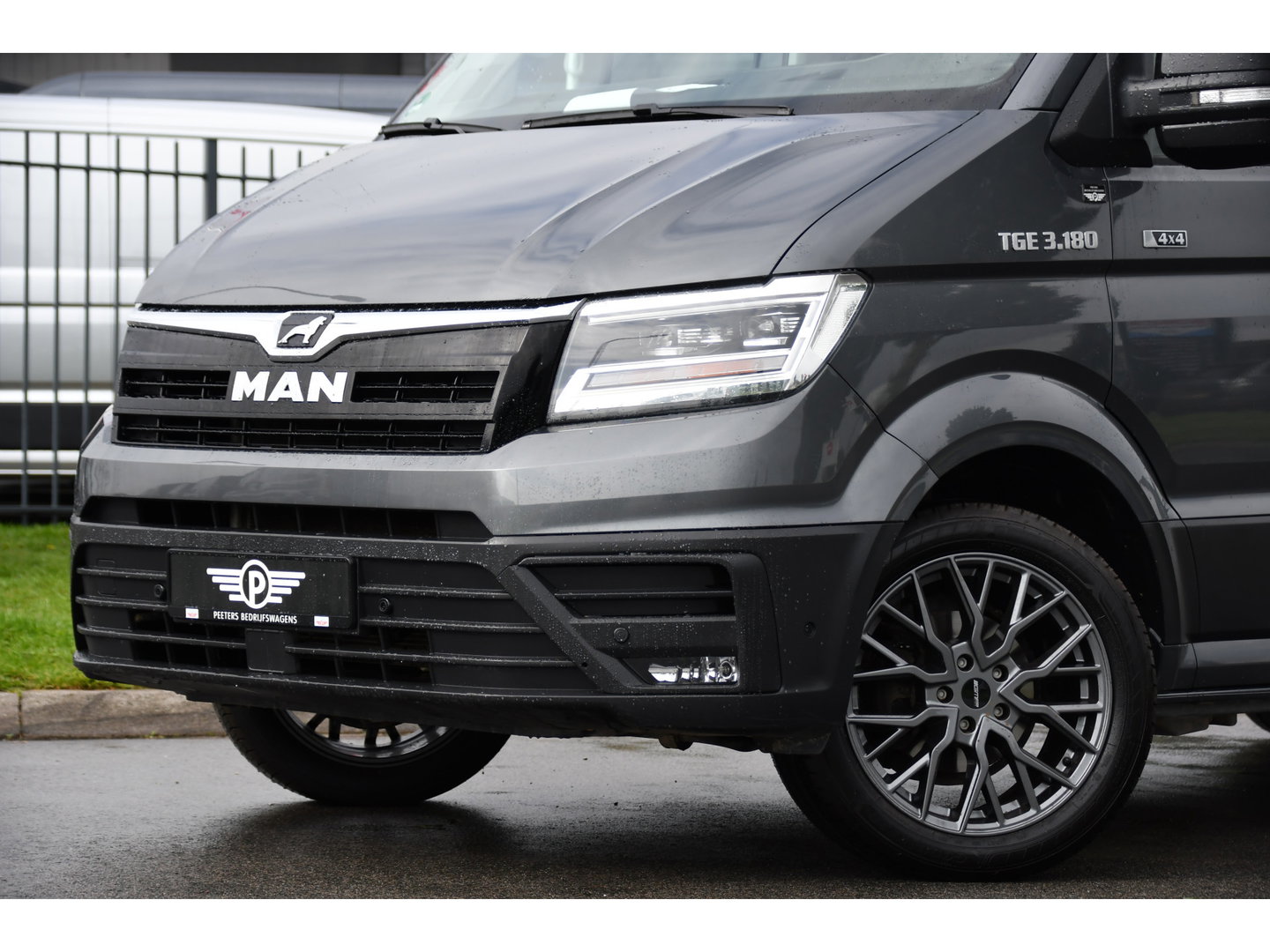 MAN TGE 3.180 35 2.0 L3H3 4x4 PB Edition Camera, Cruise, Carplay, LED, Trekhaak, 177pk, Automaat, Sensoren, Stoelverwarming, Uniek!