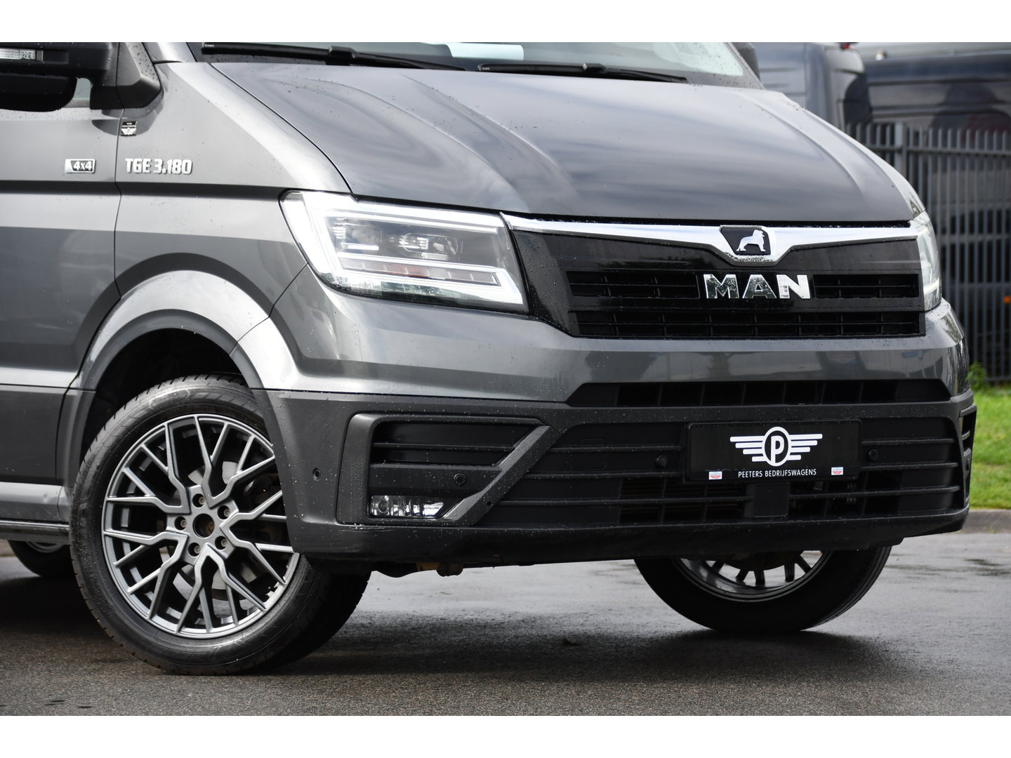 MAN TGE 3.180 35 2.0 L3H3 4x4 PB Edition Camera, Cruise, Carplay, LED, Trekhaak, 177pk, Automaat, Sensoren, Stoelverwarming, Uniek!