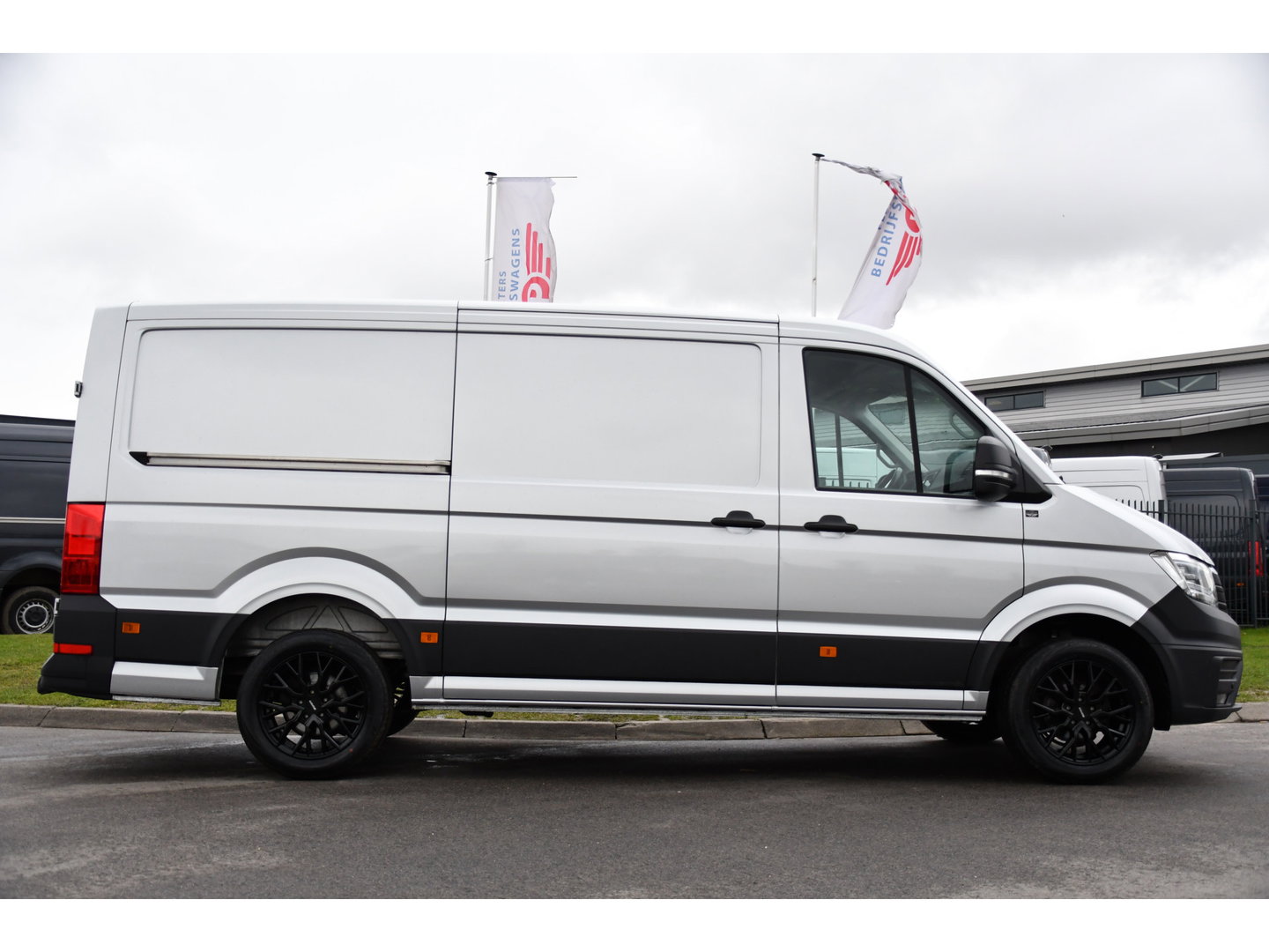 Volkswagen Crafter 35 2.0 TDI L3H2 Highline PB Edition Adaptieve Cruise, Camera, Carplay, Clima, LED, Stoelverwarming, Multimedia, Sensoren, Uniek!