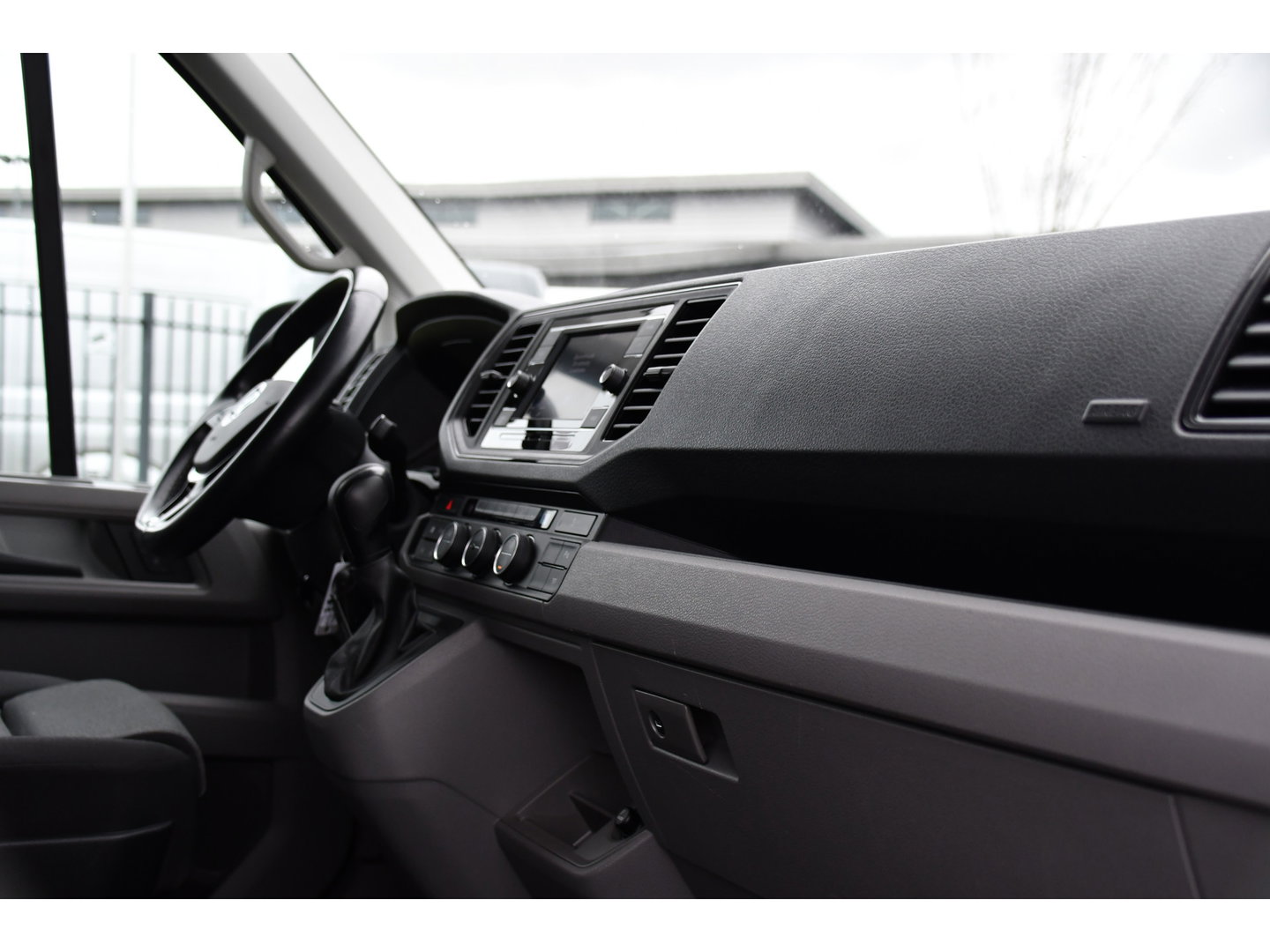 Volkswagen Crafter 35 2.0 TDI L3H2 Highline PB Edition Adaptieve Cruise, Camera, Carplay, Clima, LED, Stoelverwarming, Multimedia, Sensoren, Uniek!