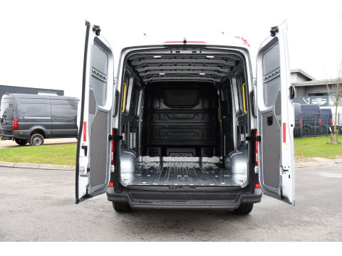 Volkswagen Crafter 35 2.0 TDI L3H2 Highline PB Edition Adaptieve Cruise, Camera, Carplay, Clima, LED, Stoelverwarming, Multimedia, Sensoren, Uniek!
