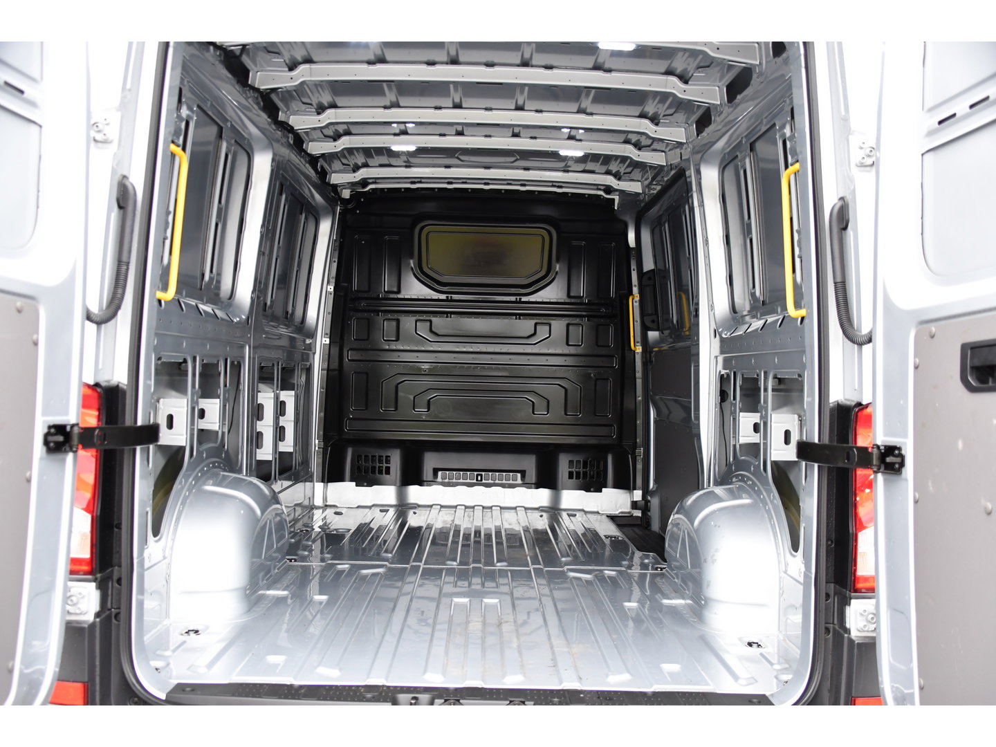 Volkswagen Crafter 35 2.0 TDI L3H2 Highline PB Edition Adaptieve Cruise, Camera, Carplay, Clima, LED, Stoelverwarming, Multimedia, Sensoren, Uniek!
