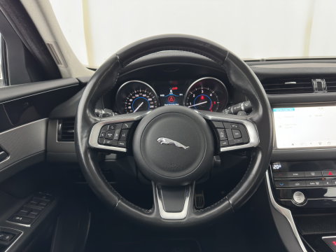 Jaguar XF 2.0d Prestige *AUT | LEATHER | XENON | SPORTSEATS | CAMERA | PRIVACY-GLASS | SHIFTPADDLES | NAVI-FULLMAP | ECC | PDC | CRUISE | 19''ALU*
