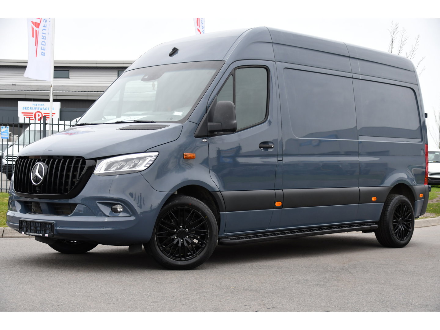 Mercedes-Benz Sprinter 315 1.9 CDI L2H2 AMG Edition Adaptieve Cruise, Camera, Carplay, 150pk, LED, Dodehoek, Sensoren, Multimedia, Uniek!