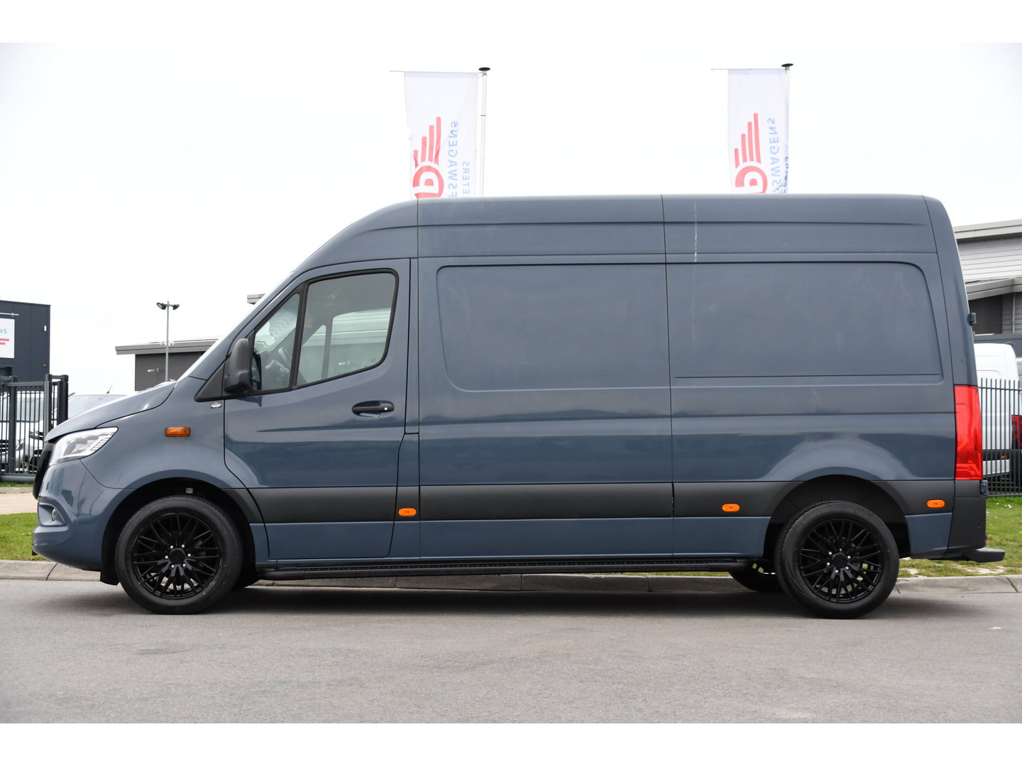 Mercedes-Benz Sprinter 315 1.9 CDI L2H2 AMG Edition Adaptieve Cruise, Camera, Carplay, 150pk, LED, Dodehoek, Sensoren, Multimedia, Uniek!