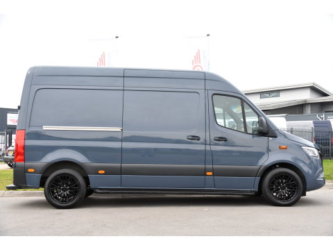 Mercedes-Benz Sprinter 315 1.9 CDI L2H2 AMG Edition Adaptieve Cruise, Camera, Carplay, 150pk, LED, Dodehoek, Sensoren, Multimedia, Uniek!