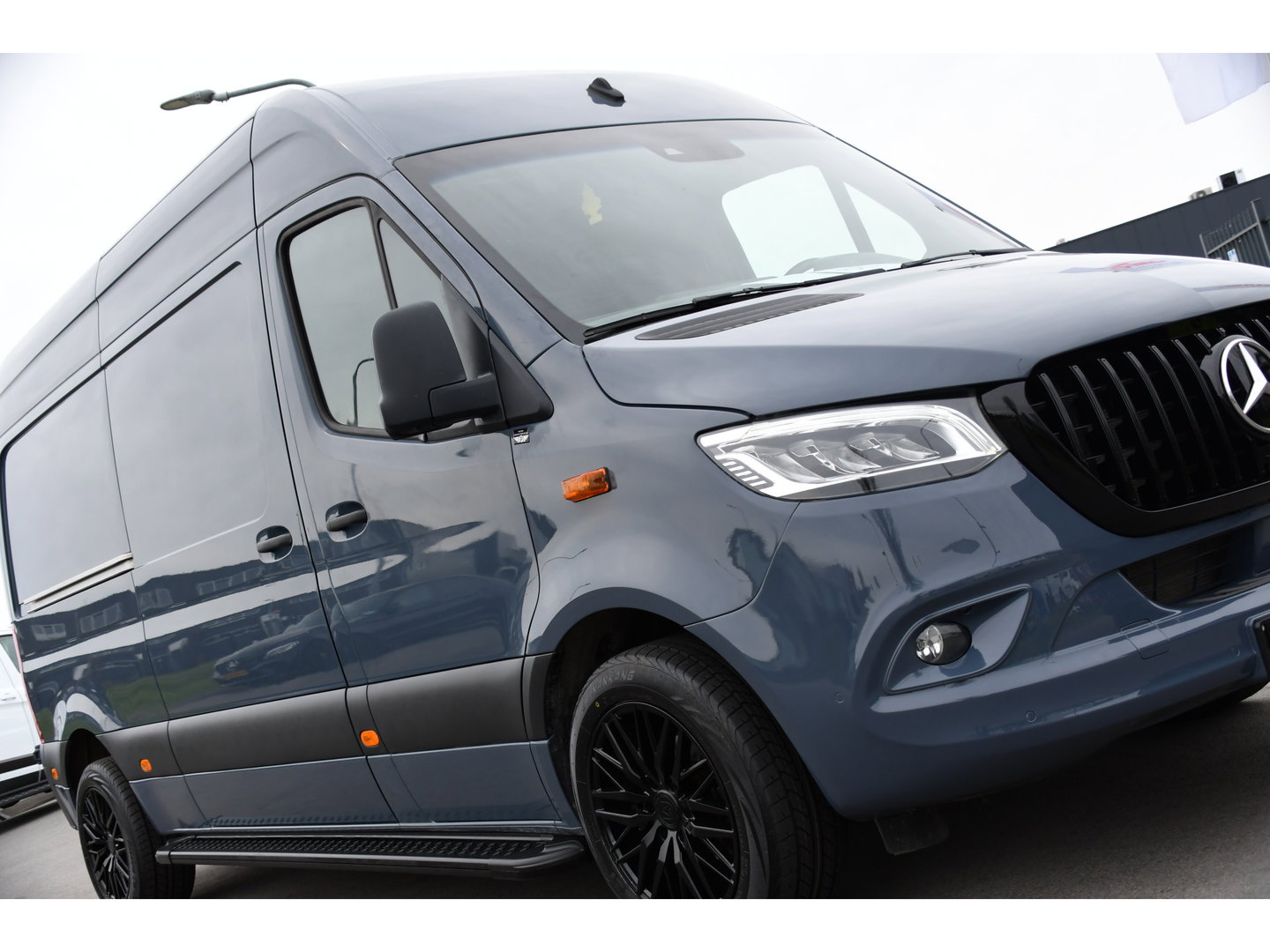Mercedes-Benz Sprinter 315 1.9 CDI L2H2 AMG Edition Adaptieve Cruise, Camera, Carplay, 150pk, LED, Dodehoek, Sensoren, Multimedia, Uniek!
