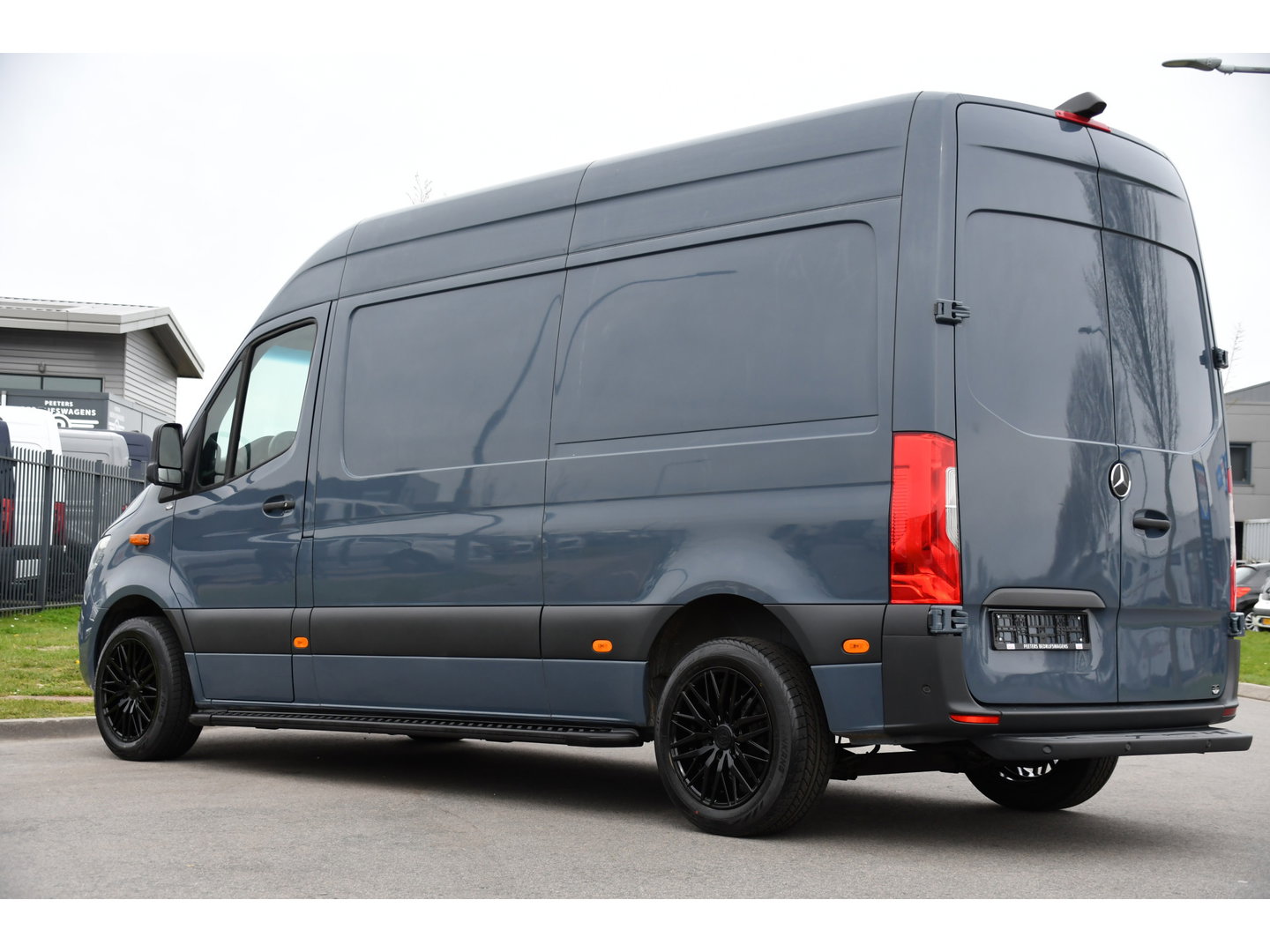 Mercedes-Benz Sprinter 315 1.9 CDI L2H2 AMG Edition Adaptieve Cruise, Camera, Carplay, 150pk, LED, Dodehoek, Sensoren, Multimedia, Uniek!