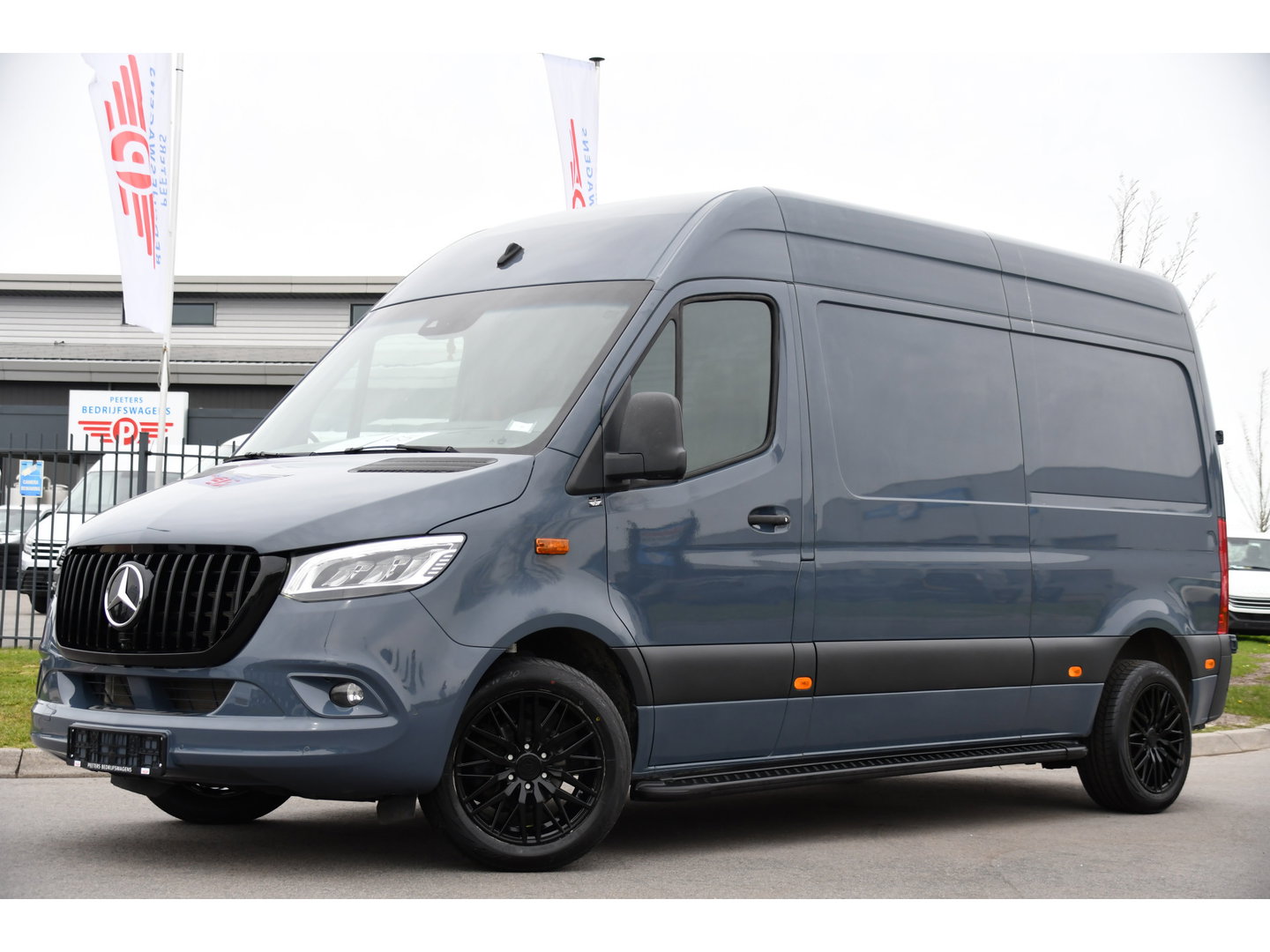 Mercedes-Benz Sprinter 315 1.9 CDI L2H2 AMG Edition Adaptieve Cruise, Camera, Carplay, 150pk, LED, Dodehoek, Sensoren, Multimedia, Uniek!