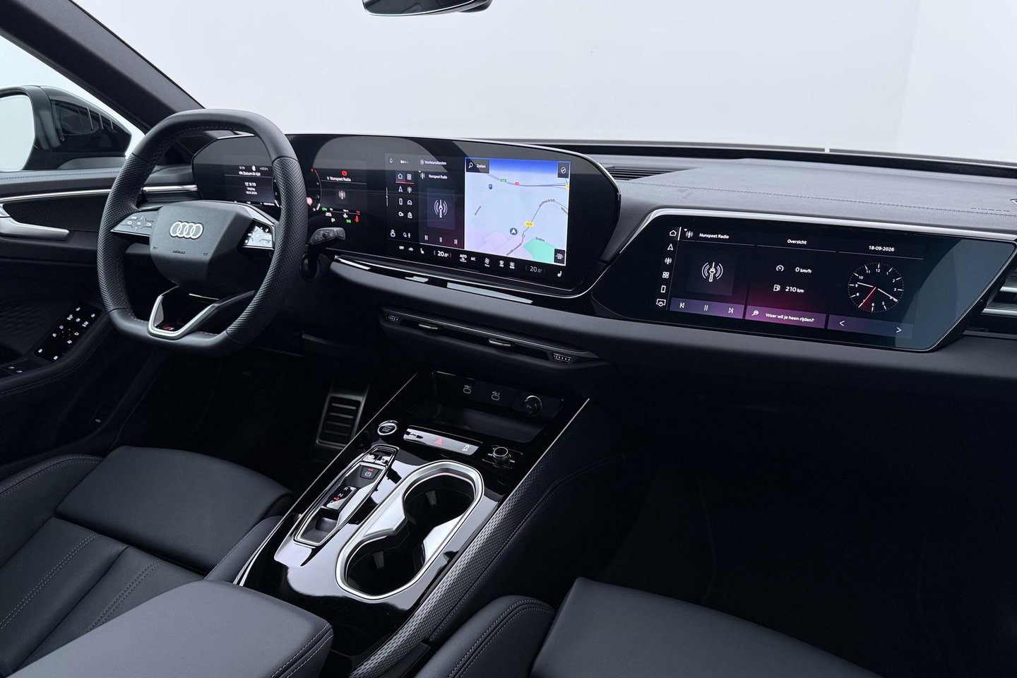 Audi A6 Avant TDI 150 kW Edition One S-tronic Avant | Panoramadak | 360° camera | Matrix LED | Passenger Display | Tech Plus | Sportstoelen | Stoelverwarming | ACC