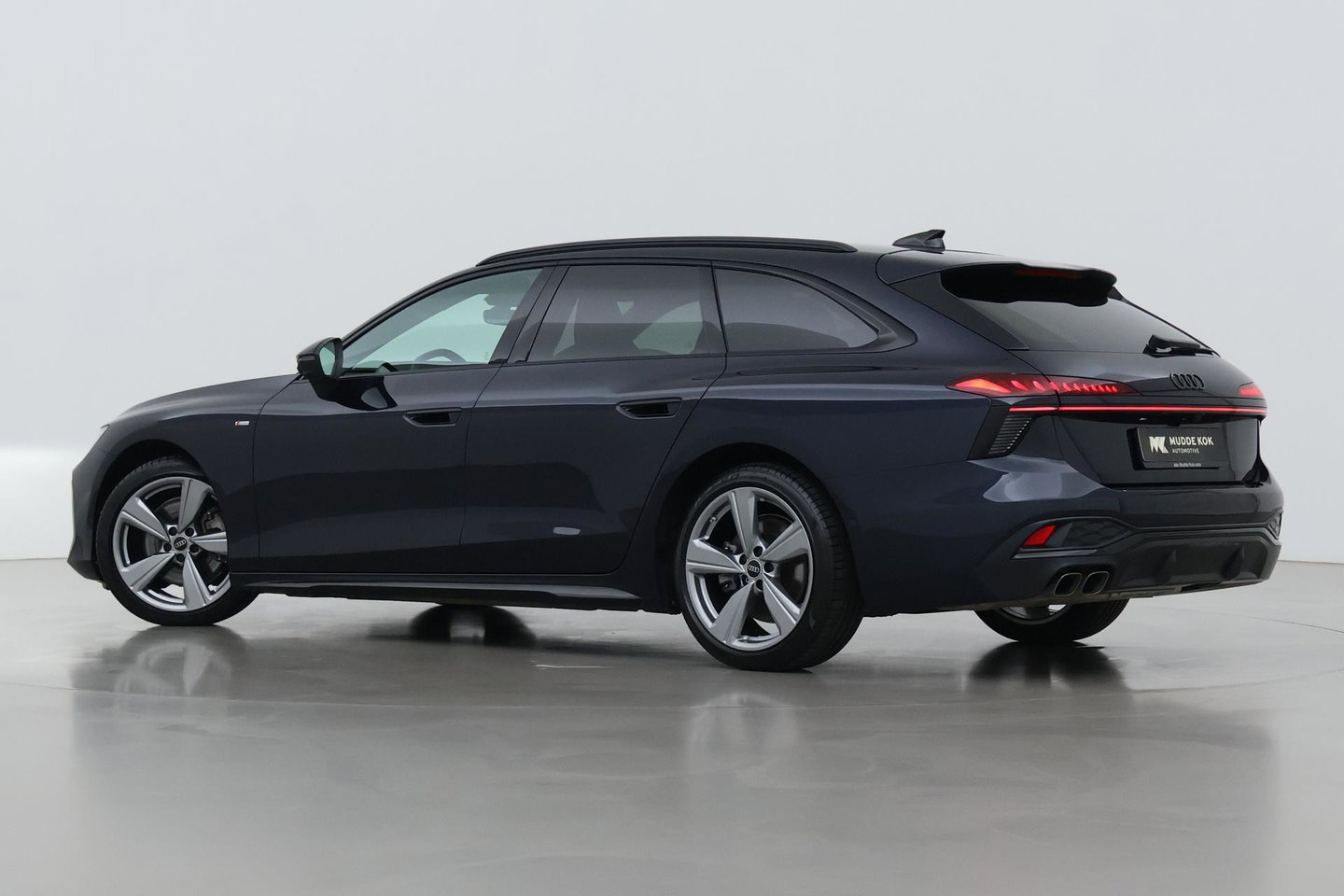 Audi A6 Avant TDI 150 kW Edition One S-tronic Avant | Panoramadak | 360° camera | Matrix LED | Passenger Display | Tech Plus | Sportstoelen | Stoelverwarming | ACC