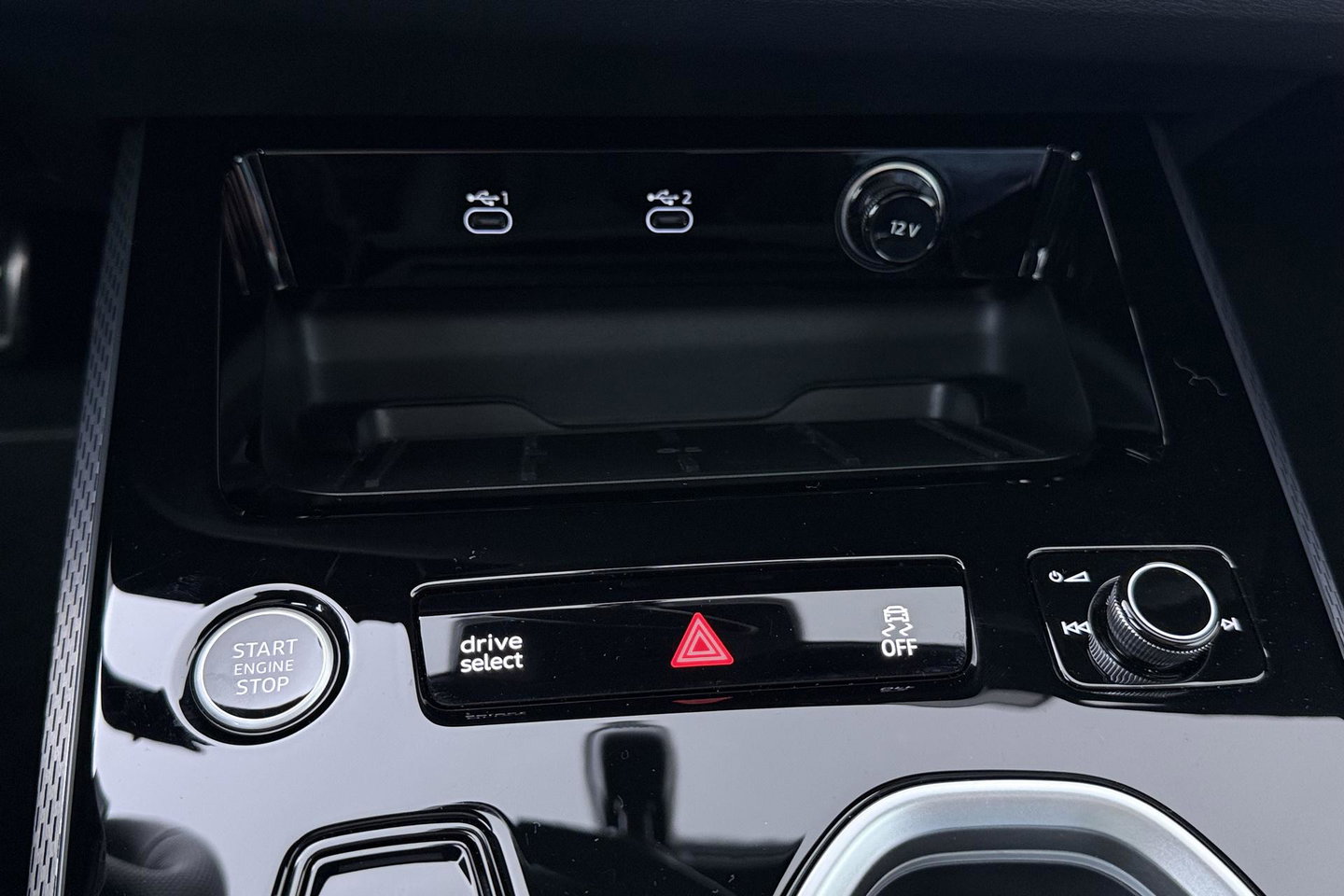 Audi A6 Avant TDI 150 kW Edition One S-tronic Avant | Panoramadak | 360° camera | Matrix LED | Passenger Display | Tech Plus | Sportstoelen | Stoelverwarming | ACC