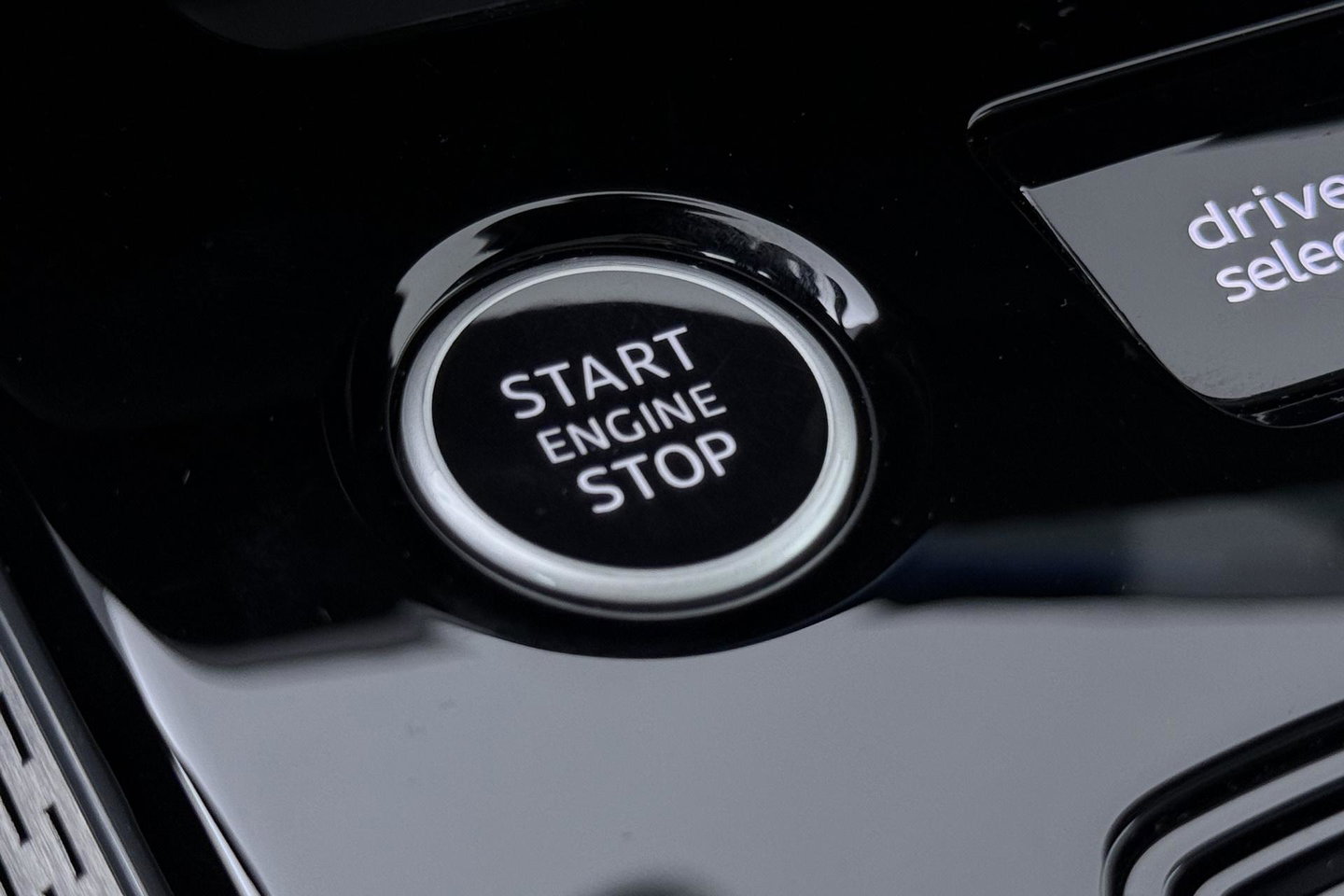 Audi A6 Avant TDI 150 kW Edition One S-tronic Avant | Panoramadak | 360° camera | Matrix LED | Passenger Display | Tech Plus | Sportstoelen | Stoelverwarming | ACC