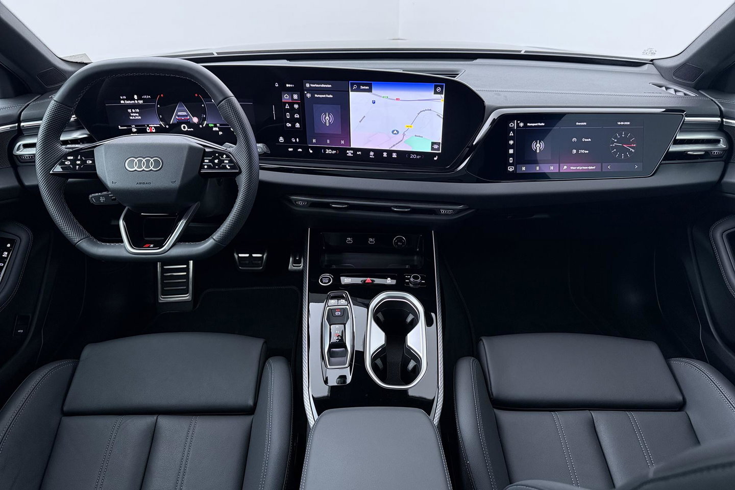 Audi A6 Avant TDI 150 kW Edition One S-tronic Avant | Panoramadak | 360° camera | Matrix LED | Passenger Display | Tech Plus | Sportstoelen | Stoelverwarming | ACC