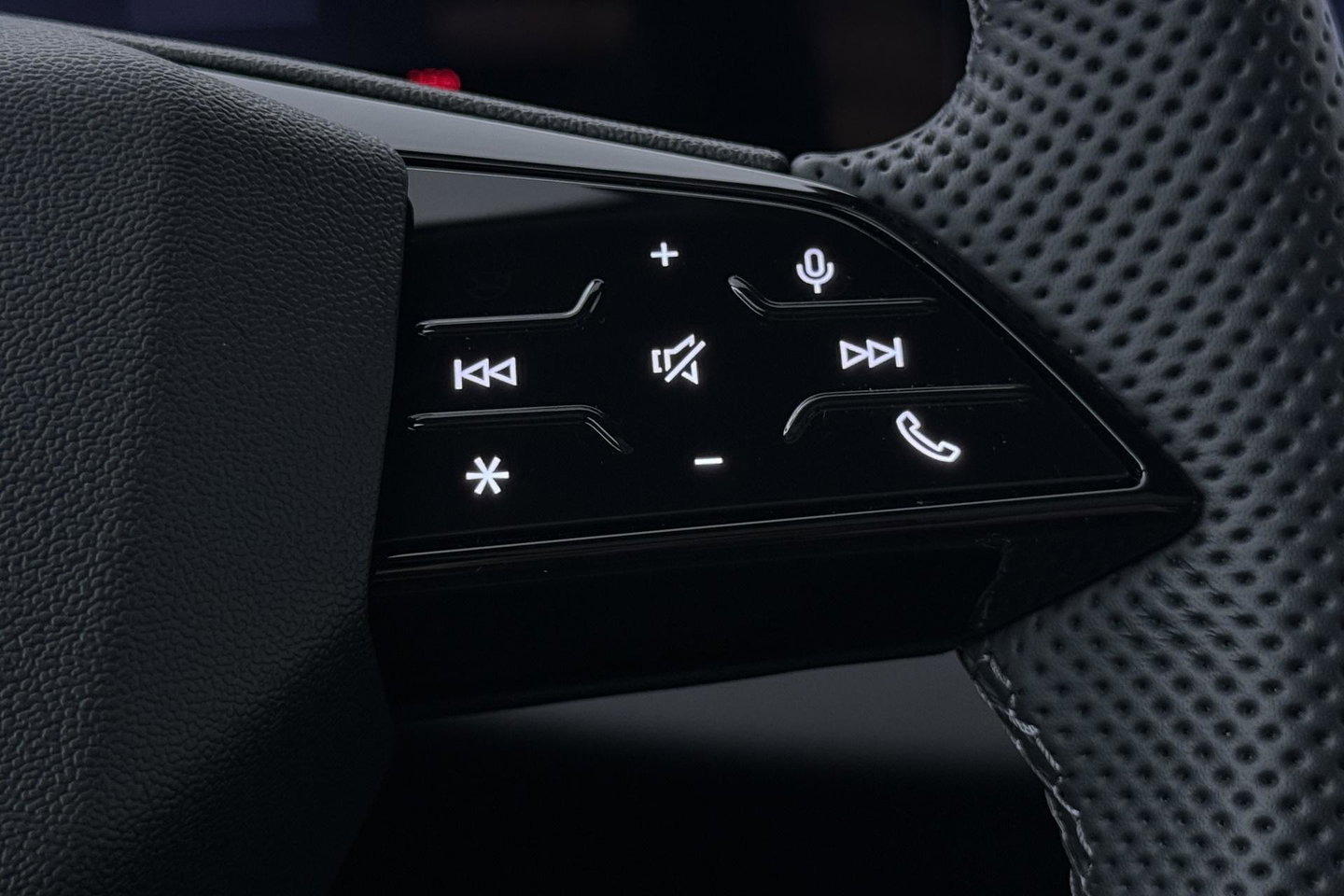 Audi A6 Avant TDI 150 kW Edition One S-tronic Avant | Panoramadak | 360° camera | Matrix LED | Passenger Display | Tech Plus | Sportstoelen | Stoelverwarming | ACC