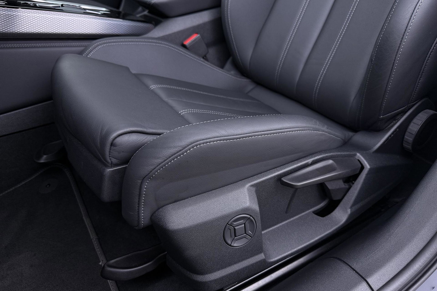 Audi A6 Avant TDI 150 kW Edition One S-tronic Avant | Panoramadak | 360° camera | Matrix LED | Passenger Display | Tech Plus | Sportstoelen | Stoelverwarming | ACC