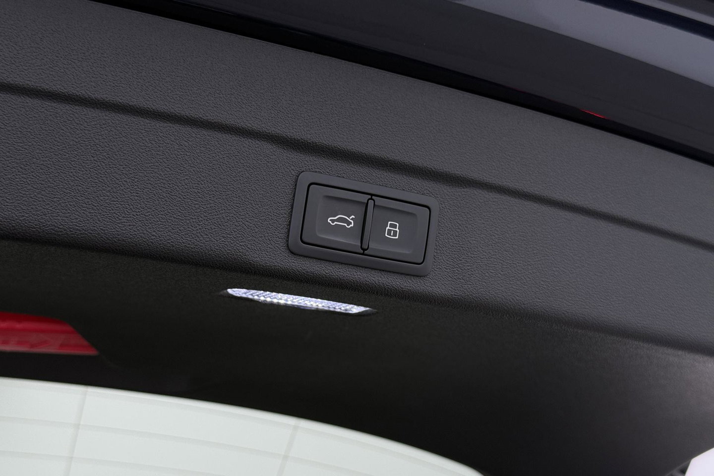 Audi A6 Avant TDI 150 kW Edition One S-tronic Avant | Panoramadak | 360° camera | Matrix LED | Passenger Display | Tech Plus | Sportstoelen | Stoelverwarming | ACC