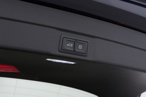 Audi A6 Avant TDI 150 kW Edition One S-tronic Avant | Panoramadak | 360° camera | Matrix LED | Passenger Display | Tech Plus | Sportstoelen | Stoelverwarming | ACC