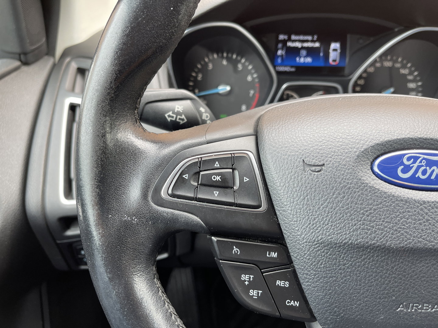 Ford FOCUS Wagon 1.0 Lease Edition | Trekhaak | Keyless Go/Entry | Airconditioning | Stoel- en stuurverwarming | Bluetooth | Voorruitverwarming |