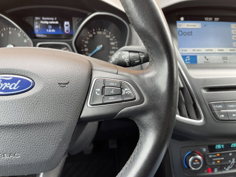 Ford FOCUS Wagon 1.0 Lease Edition | Trekhaak | Keyless Go/Entry | Airconditioning | Stoel- en stuurverwarming | Bluetooth | Voorruitverwarming |