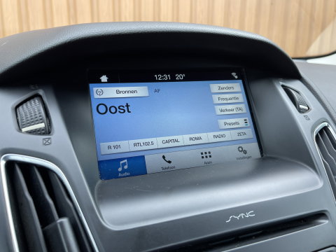 Ford FOCUS Wagon 1.0 Lease Edition | Trekhaak | Keyless Go/Entry | Airconditioning | Stoel- en stuurverwarming | Bluetooth | Voorruitverwarming |