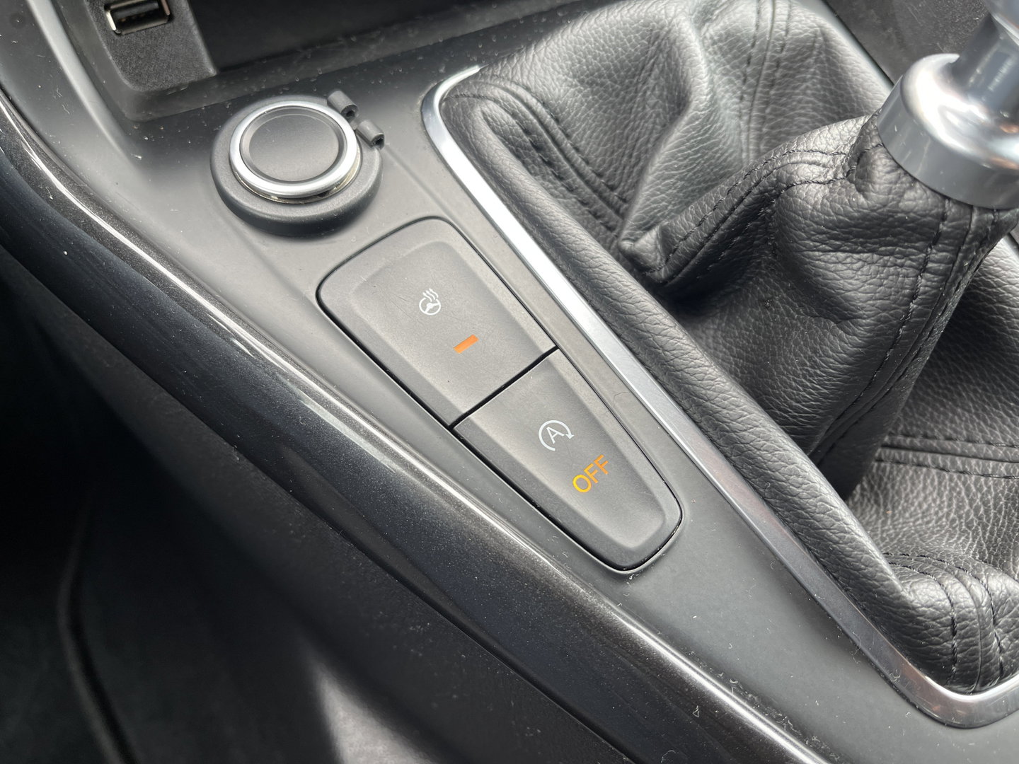 Ford FOCUS Wagon 1.0 Lease Edition | Trekhaak | Keyless Go/Entry | Airconditioning | Stoel- en stuurverwarming | Bluetooth | Voorruitverwarming |