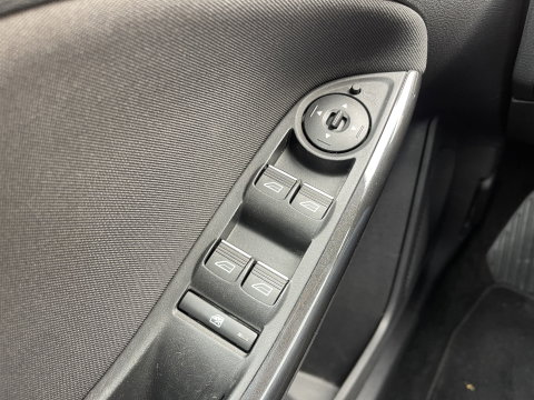 Ford FOCUS Wagon 1.0 Lease Edition | Trekhaak | Keyless Go/Entry | Airconditioning | Stoel- en stuurverwarming | Bluetooth | Voorruitverwarming |
