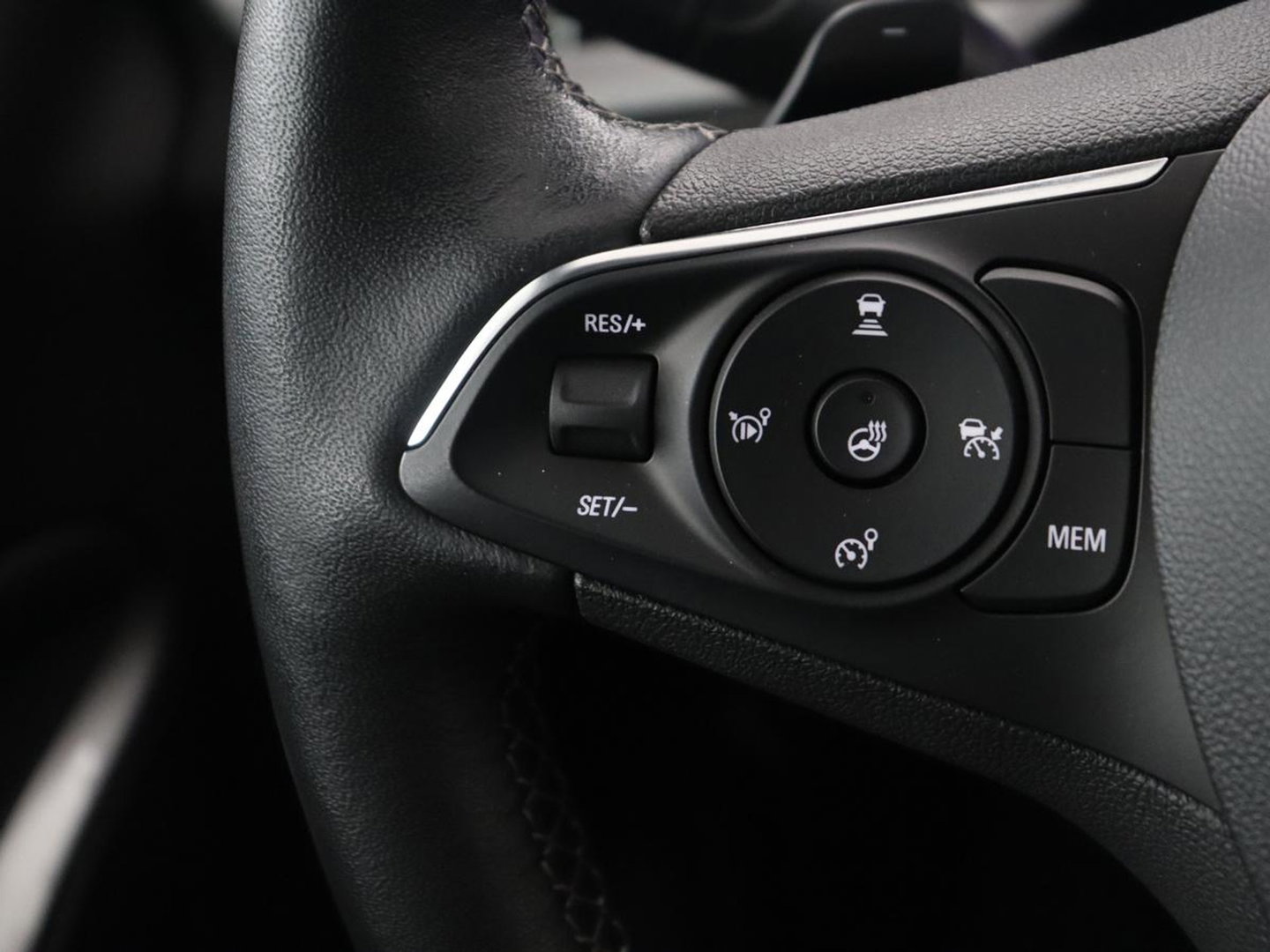 Opel Grandland 1.2 Turbo | Automaat | Apple Carplay | Dodehoek Ass. | Stuurwielverwarming | Camera |