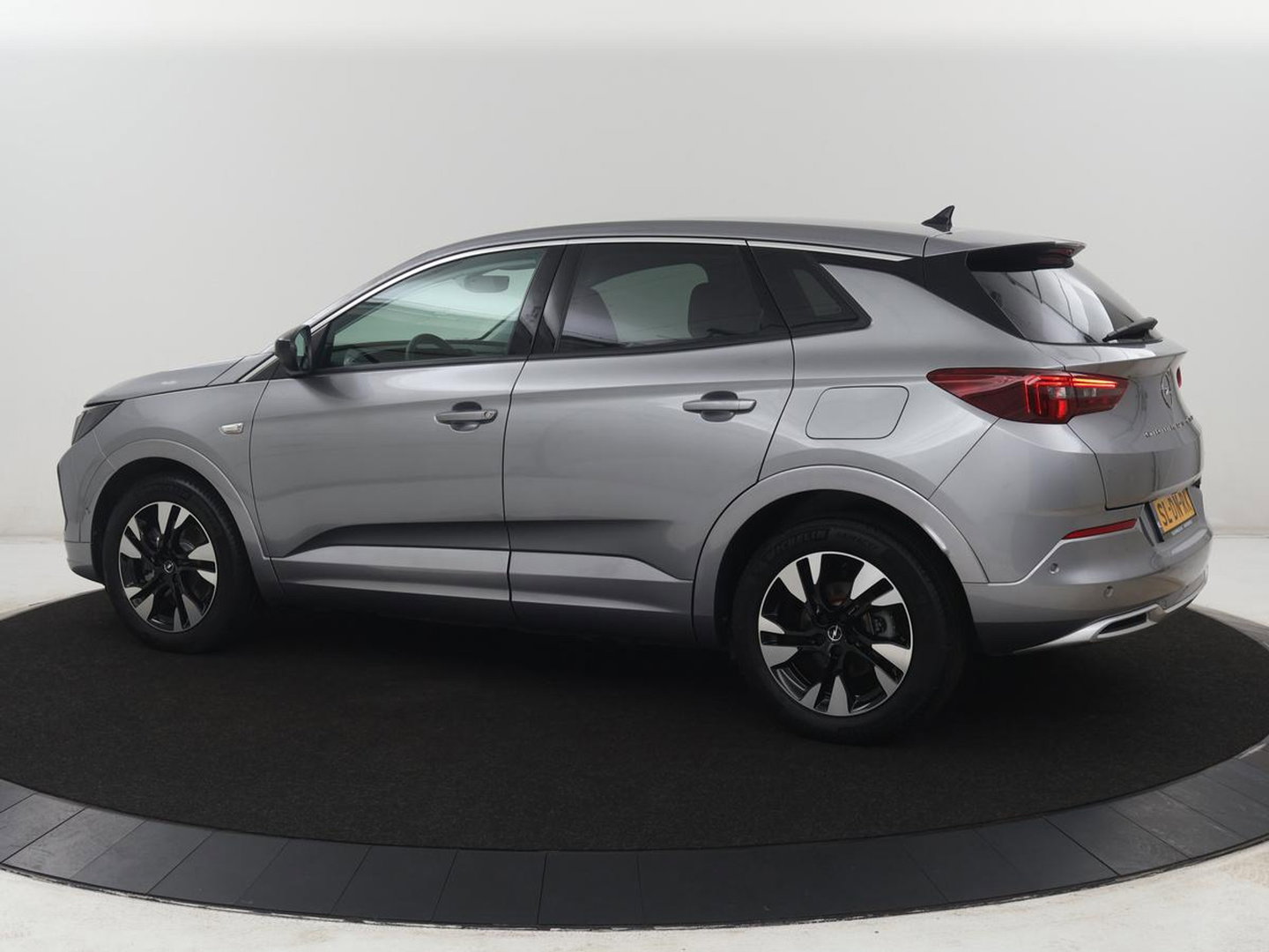 Opel Grandland 1.2 Turbo | Automaat | Apple Carplay | Dodehoek Ass. | Stuurwielverwarming | Camera |