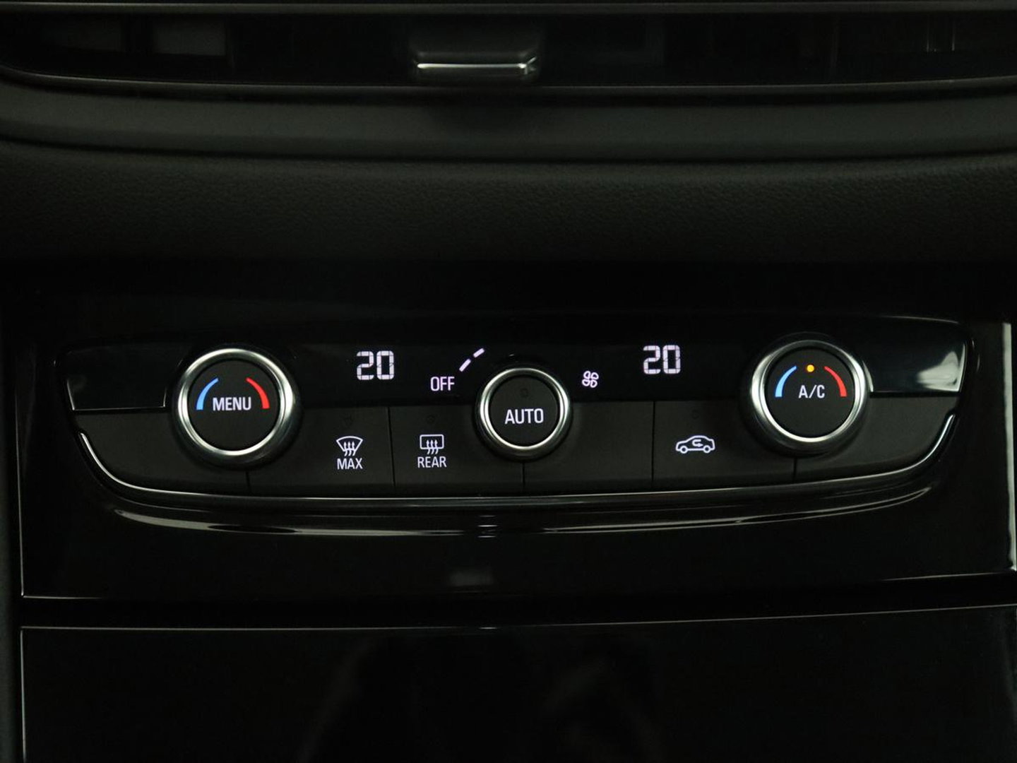 Opel Grandland 1.2 Turbo | Automaat | Apple Carplay | Dodehoek Ass. | Stuurwielverwarming | Camera |