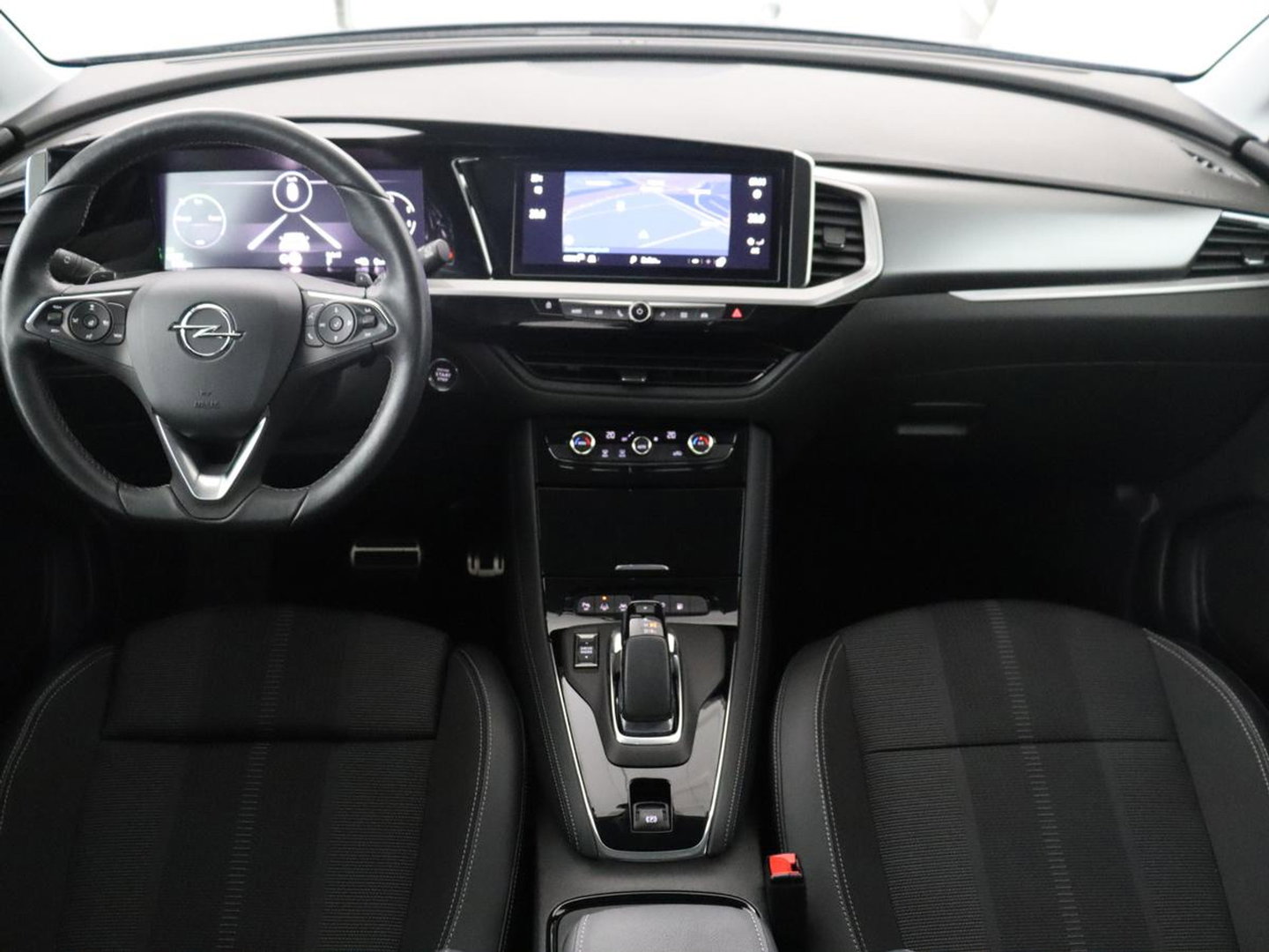 Opel Grandland 1.2 Turbo | Automaat | Apple Carplay | Dodehoek Ass. | Stuurwielverwarming | Camera |
