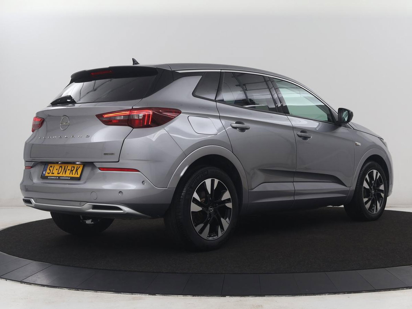 Opel Grandland 1.2 Turbo | Automaat | Apple Carplay | Dodehoek Ass. | Stuurwielverwarming | Camera |