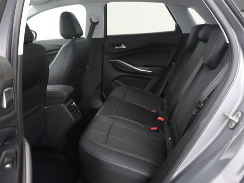 Opel Grandland 1.2 Turbo | Automaat | Apple Carplay | Dodehoek Ass. | Stuurwielverwarming | Camera |