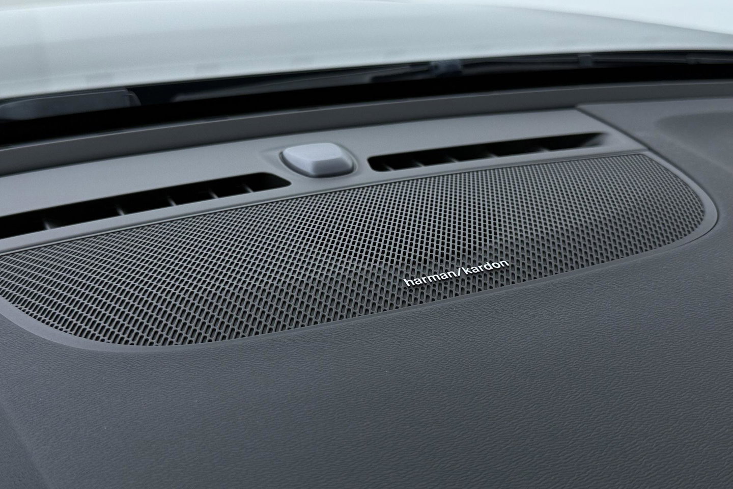 Volvo XC40 2.0 B3 Plus Black Edition | Harman/Kardon | Camera | Stoel+Stuurverwarming | Memory | Keyless | 20 Inch