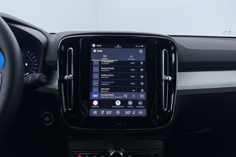Volvo XC40 2.0 B3 Plus Black Edition | Harman/Kardon | Camera | Stoel+Stuurverwarming | Memory | Keyless | 20 Inch