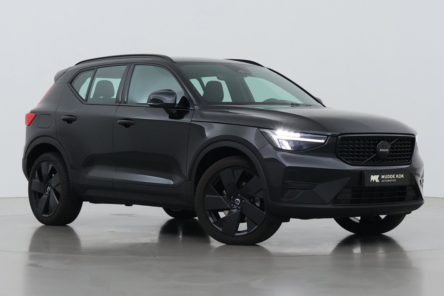 Volvo XC40 2.0 B3 Plus Black Edition | Harman/Kardon | Camera | Stoel+Stuurverwarming | Memory | Keyless | 20 Inch
