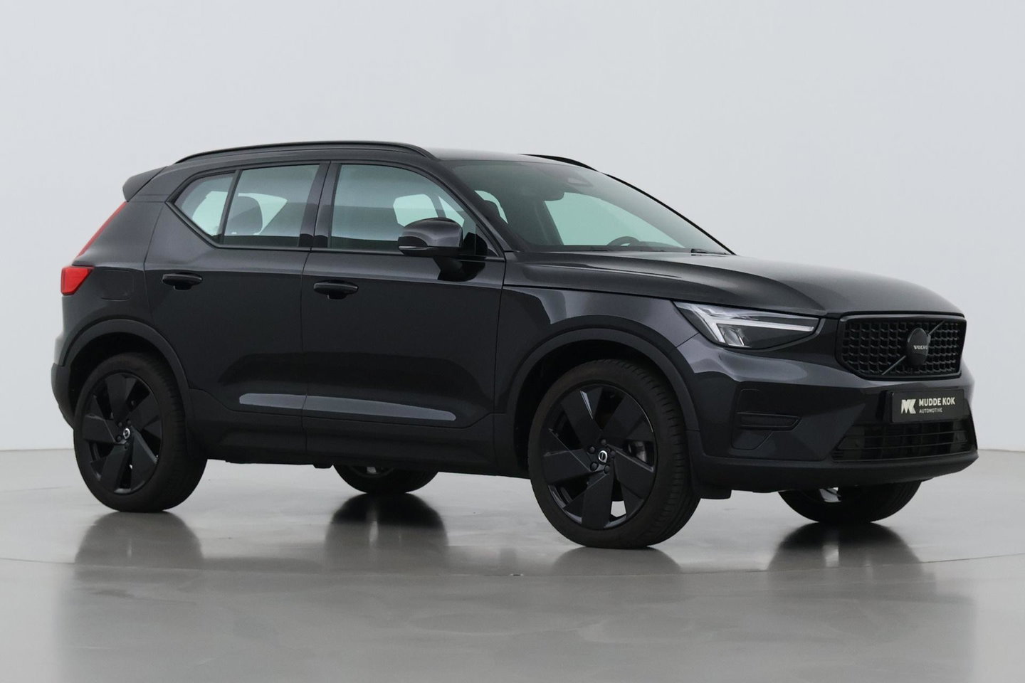 Volvo XC40 2.0 B3 Plus Black Edition | Harman/Kardon | Camera | Stoel+Stuurverwarming | Memory | Keyless | 20 Inch