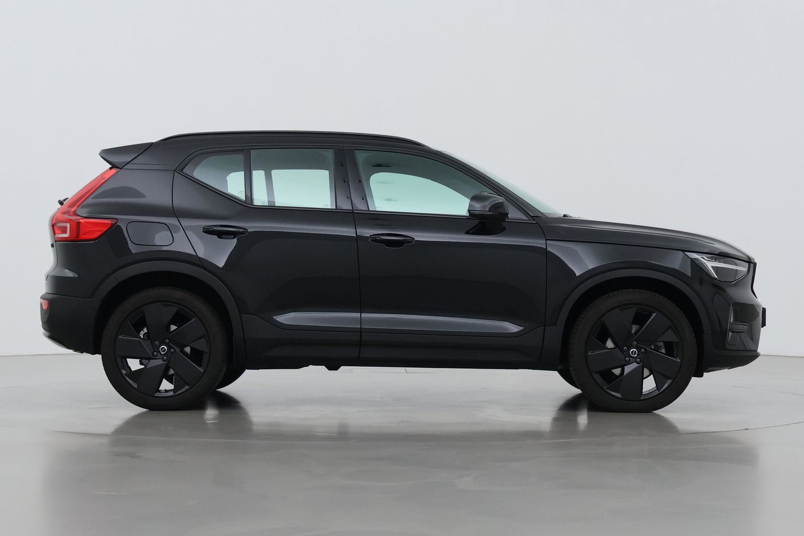 Volvo XC40 2.0 B3 Plus Black Edition | Harman/Kardon | Camera | Stoel+Stuurverwarming | Memory | Keyless | 20 Inch