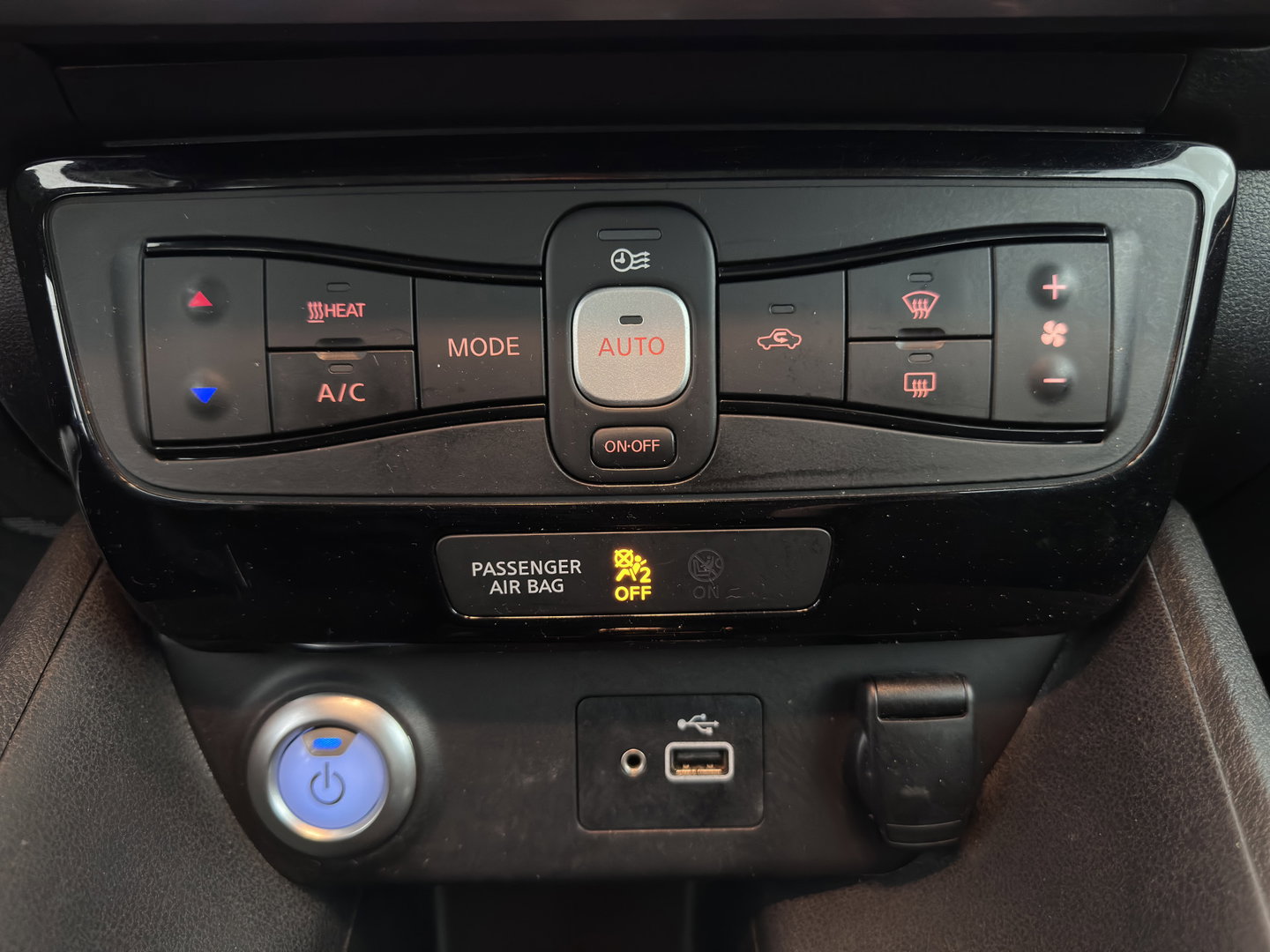 Nissan Leaf Acenta 40 kWh *AUT |  ADAPTIVE-CRUISE | KEYLESS | NAVI-FULLMAP | DAB+ | DIGI-COCKPIT | PRIVACYGLASS | 16"ALU*