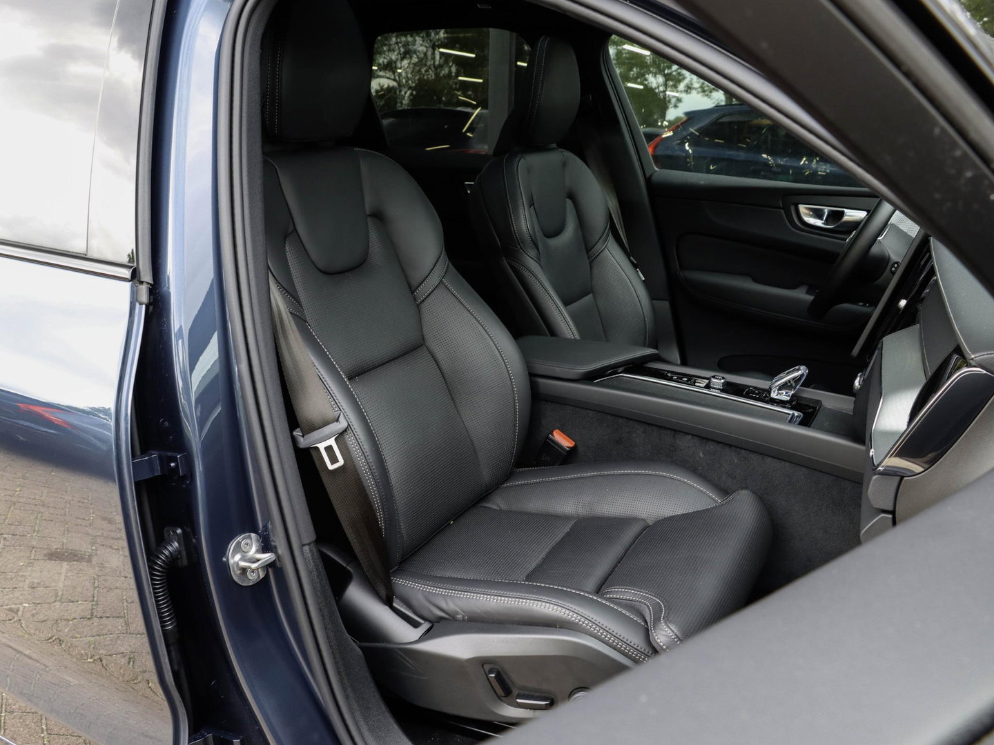 Volvo XC60 T8 AWD Ultra Black Edition Pano 360 Bowers & Wilkins Trekhaak HeadUp Display 21''