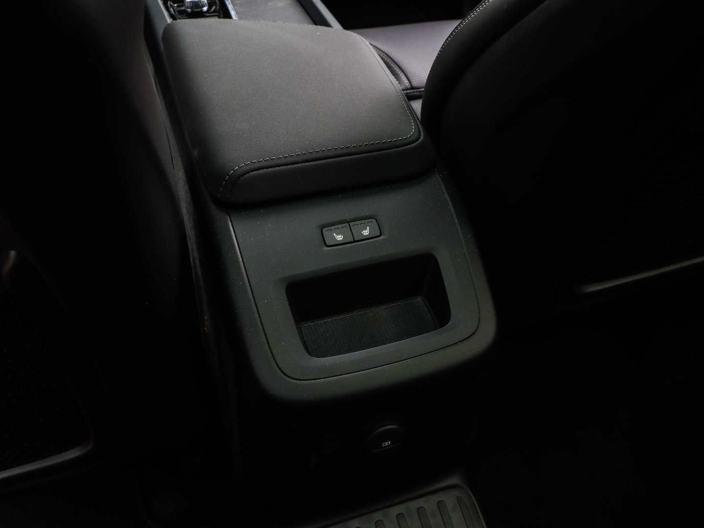 Volvo XC60 T8 AWD Ultra Black Edition Pano 360 Bowers & Wilkins Trekhaak HeadUp Display 21''