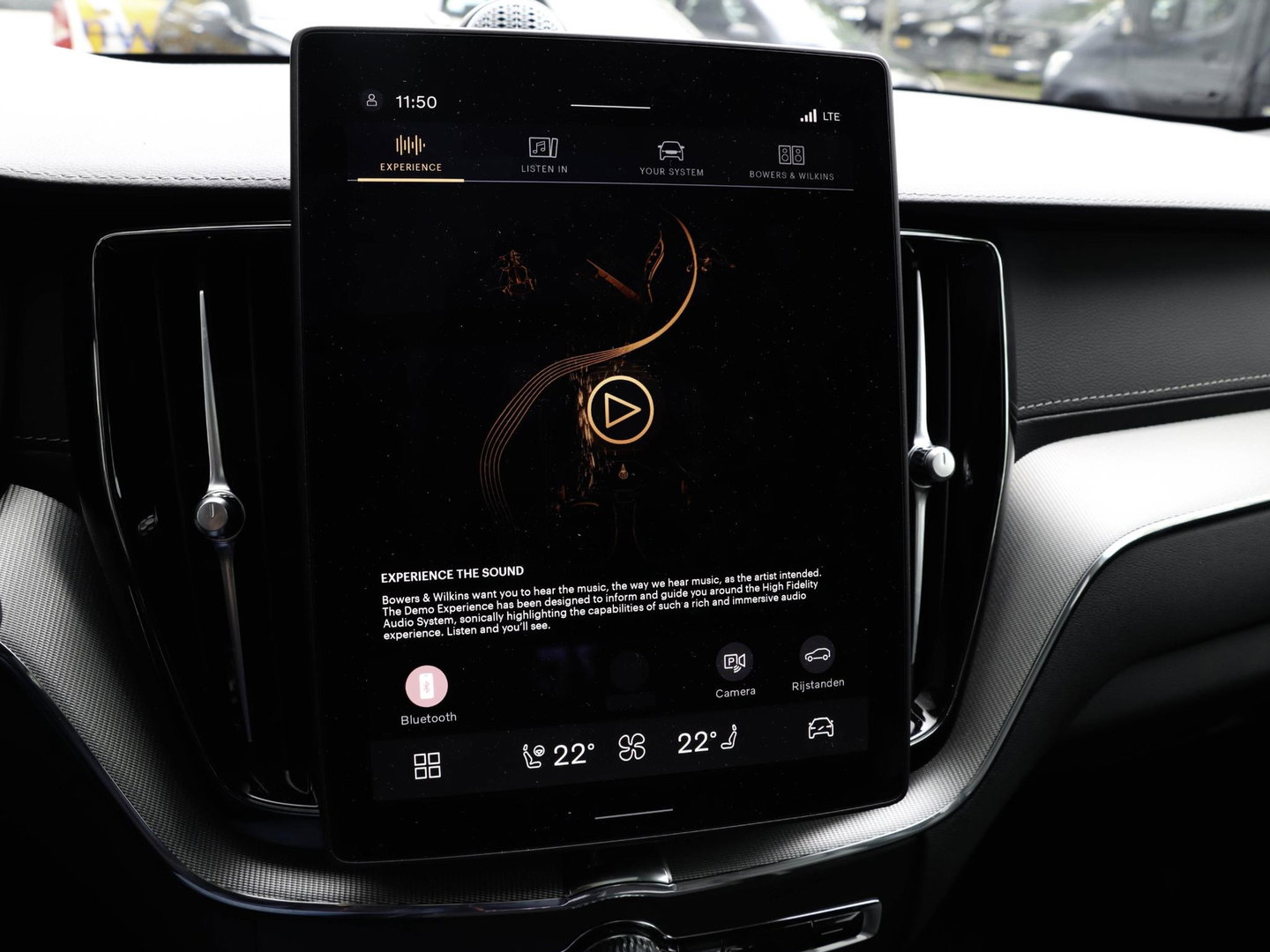 Volvo XC60 T8 AWD Ultra Black Edition Pano 360 Bowers & Wilkins Trekhaak HeadUp Display 21''