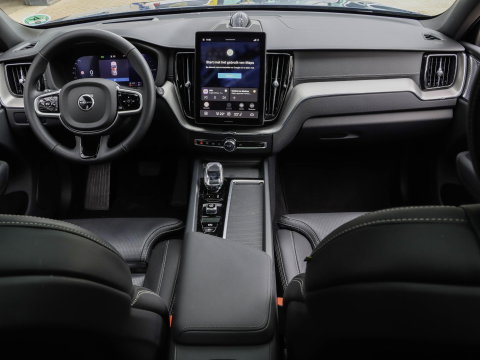 Volvo XC60 T8 AWD Ultra Black Edition Pano 360 Bowers & Wilkins Trekhaak HeadUp Display 21''
