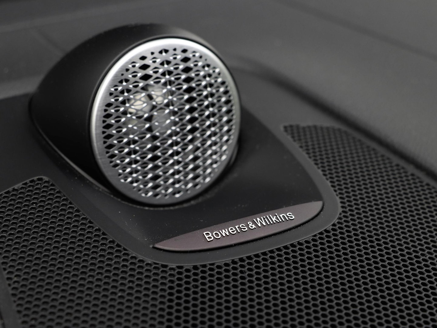 Volvo XC60 T8 AWD Ultra Black Edition Pano 360 Bowers & Wilkins Trekhaak HeadUp Display 21''