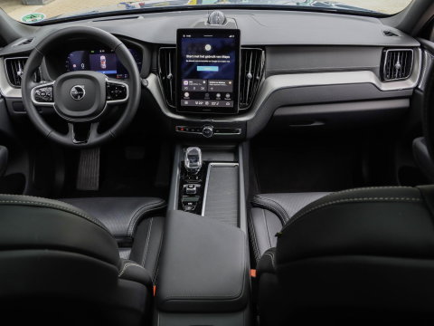 Volvo XC60 T8 AWD Ultra Black Edition Pano 360 Bowers & Wilkins Trekhaak HeadUp Display 21''
