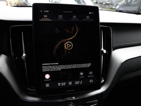 Volvo XC60 T8 AWD Ultra Black Edition Pano 360 Bowers & Wilkins Trekhaak HeadUp Display 21''