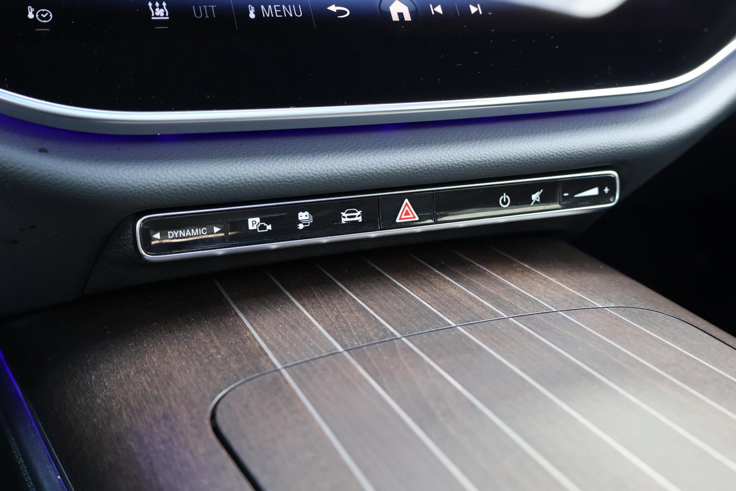 Mercedes-Benz E-Klasse Estate 300 e AMG Line / Panoramadak / Memory Stoelen / Hyperscreen / Keyless-Go / Burmester 3D Surround